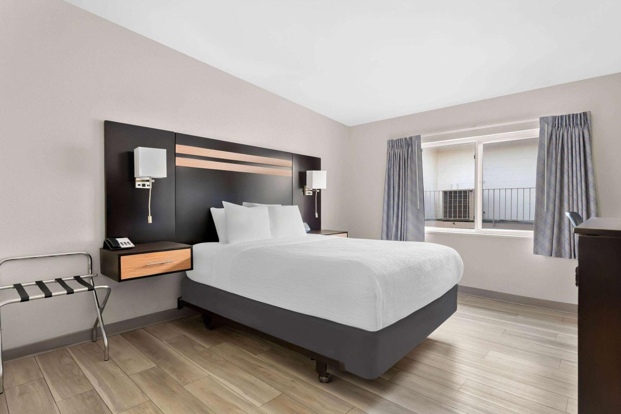 Days Inn By Wyndham Albany Suny Kültér fotó