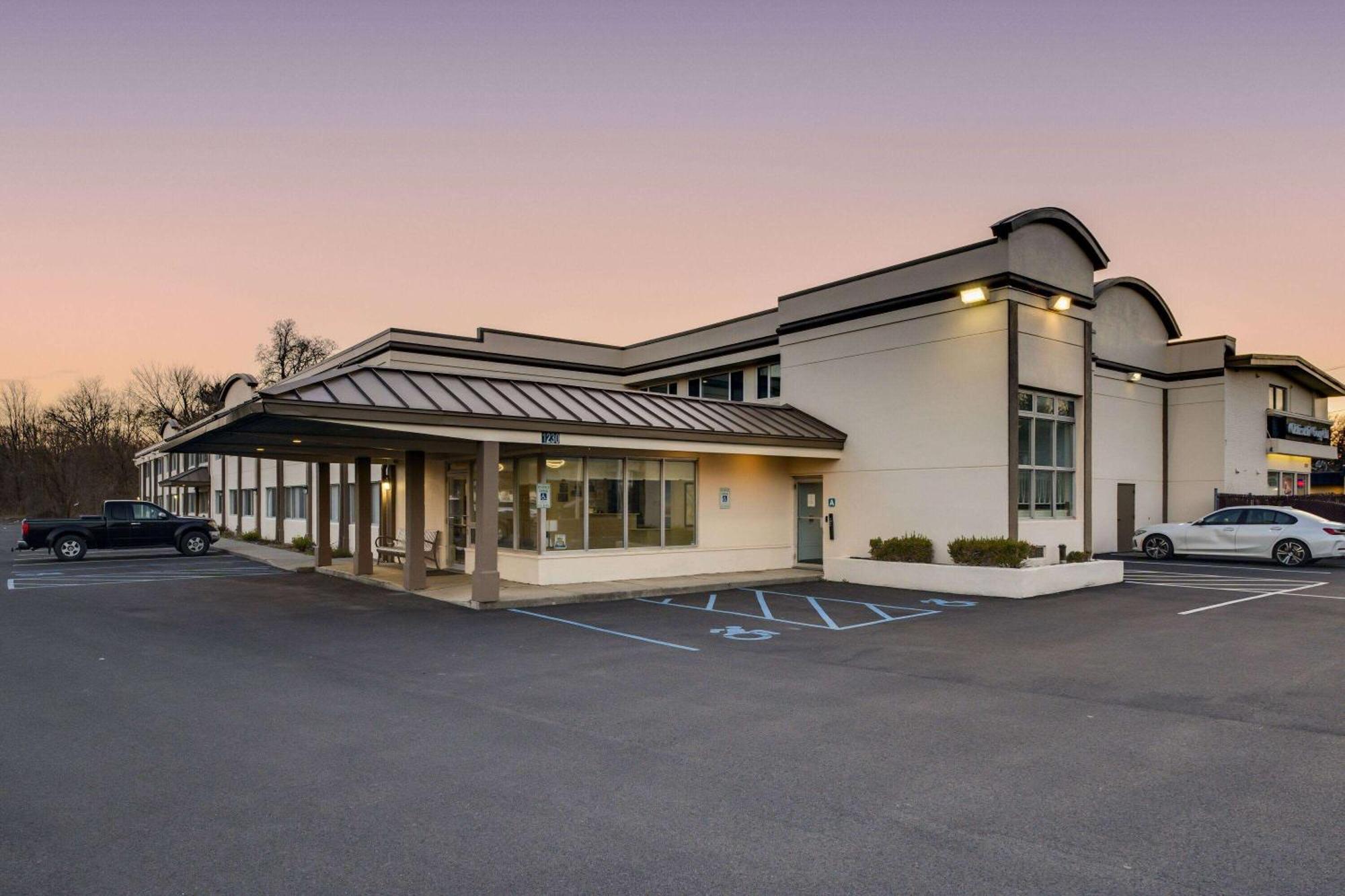 Days Inn By Wyndham Albany Suny Kültér fotó